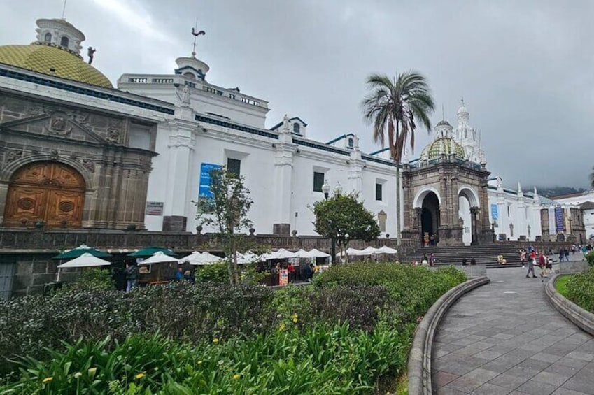 Quito Old Town + Statue of the Virgen in half-day