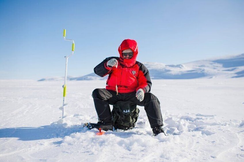 2-Hour Ice Fishing Experience in Rovaniemi, Finland