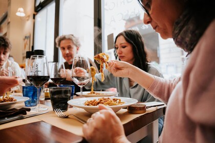 Sapori e tradizioni di Bologna: tour gastronomico con visita al mercato