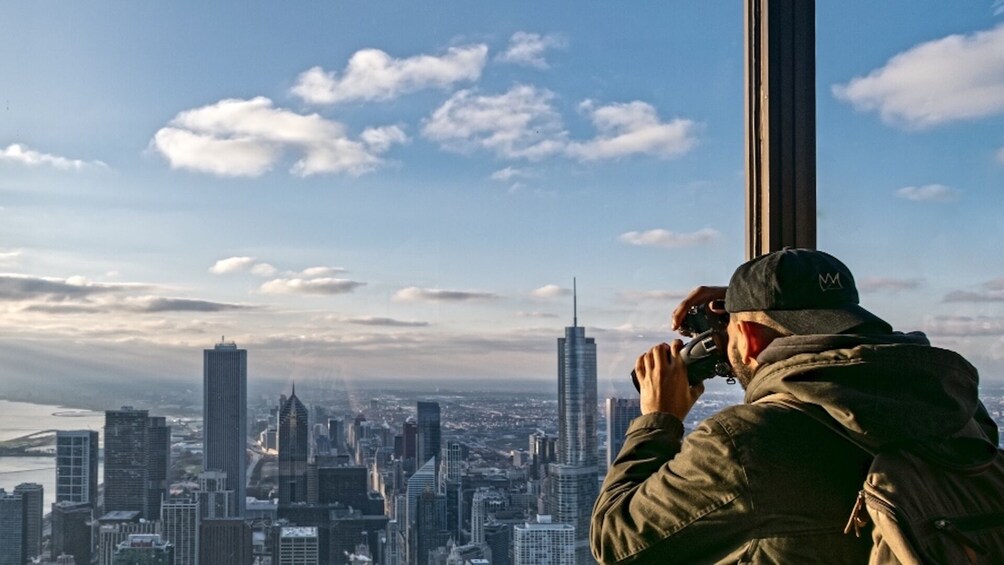 Chicago Small Group Walking Tour with Skydeck and Boat Cruise