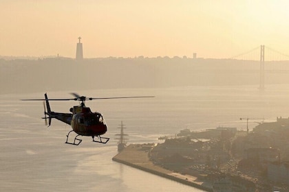 4-timmars rundtur i Lissabon och helikoptertur.