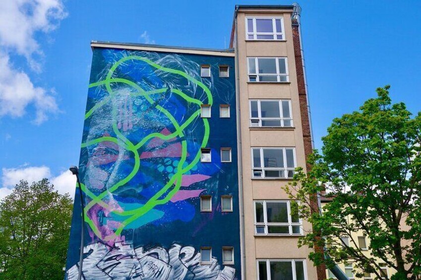 Berlin Street Food & Cultural Walking Tour in Vibrant District 