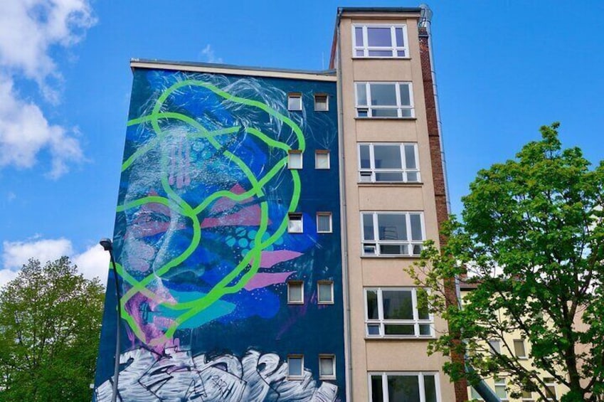 Berlin Street Food & Cultural Walking Tour in Vibrant District