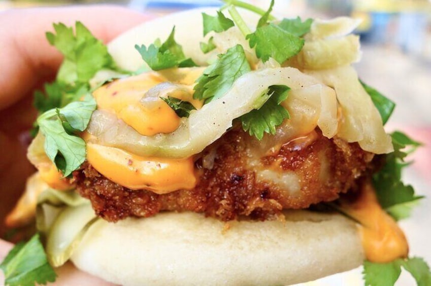 Berlin Street Food & Cultural Walking Tour in Vibrant District