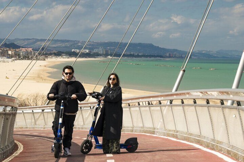 Pescara tour by e-scooter or bike among art, flavors and shopping