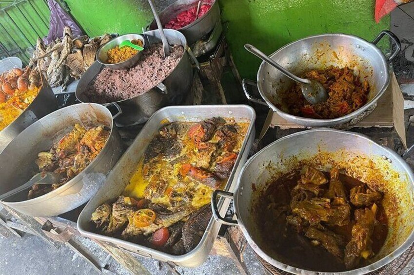 Street food tour at the bazurto local market