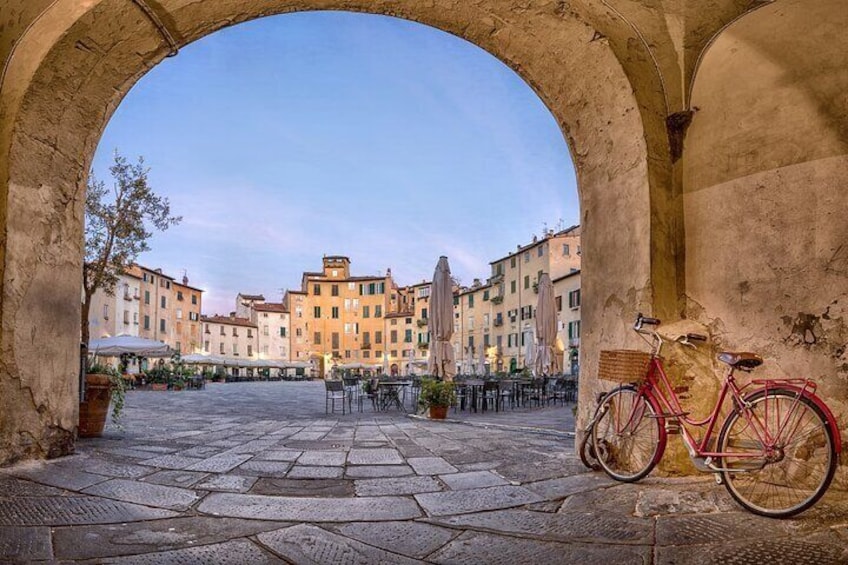 Lucca, Pisa and Livorno from Florence Private Car Tour