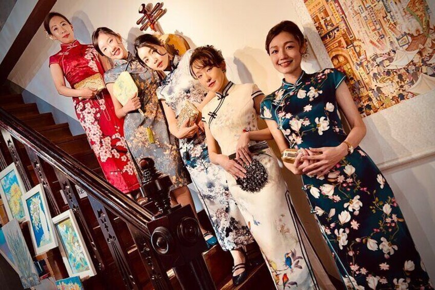 Changing Cheongsam in Dadaocheng, Taipei City