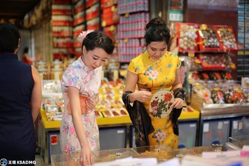 Changing Cheongsam in Dadaocheng, Taipei City