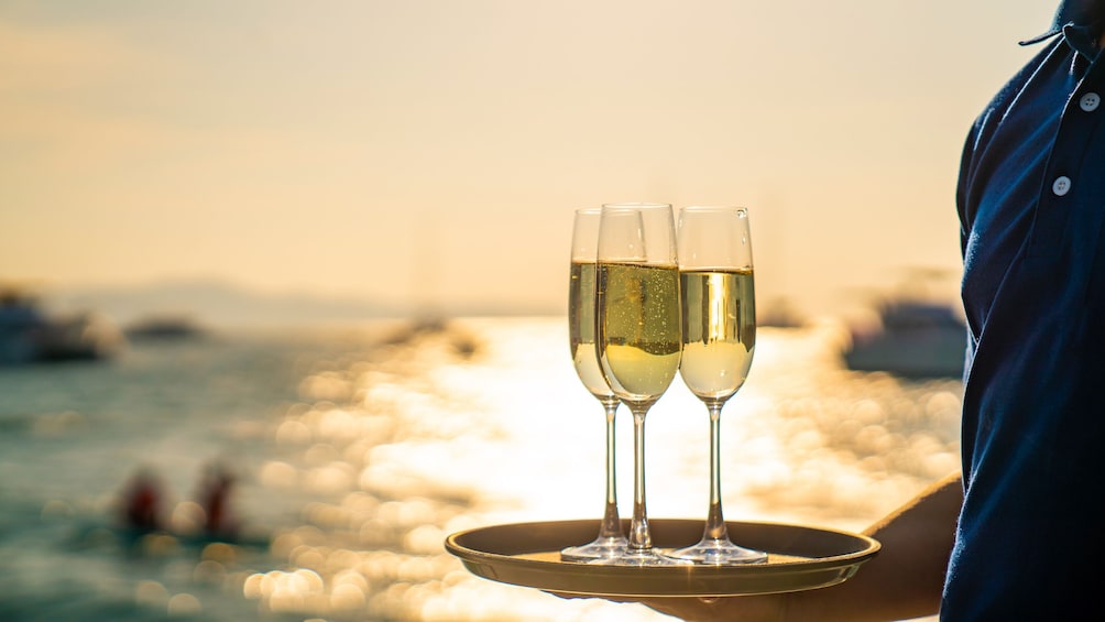 Luxury Sunset Sailing Cruise with Snacks and Open Bar Onboard