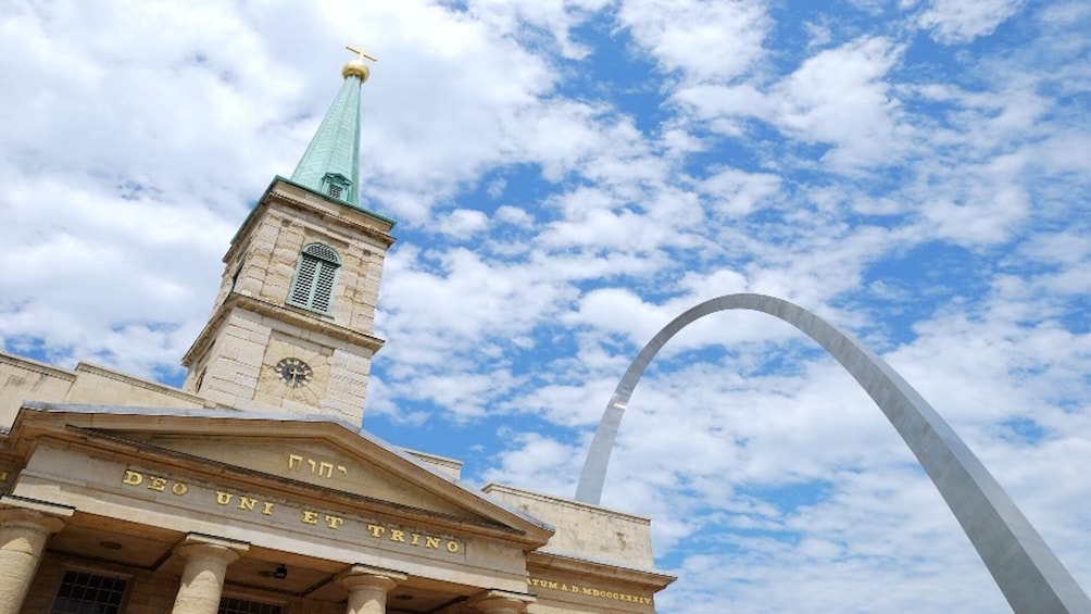 Best of St. Louis Small Group Tour w/ Arch & River Cruise