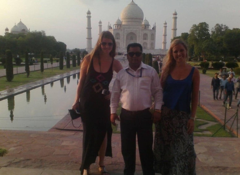 Picture 3 for Activity From Delhi: Private Taj Mahal and Agra Fort Day Trip by Car
