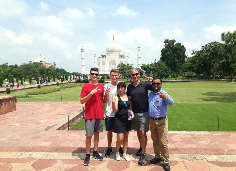 Picture 9 for Activity From Delhi: Private Taj Mahal and Agra Fort Day Trip by Car