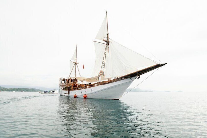 3 Days Luxury Sailing Trip in Komodo Island 