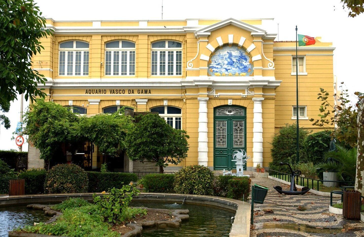 Algés: Vasco da Gama Aquarium Entry Ticket