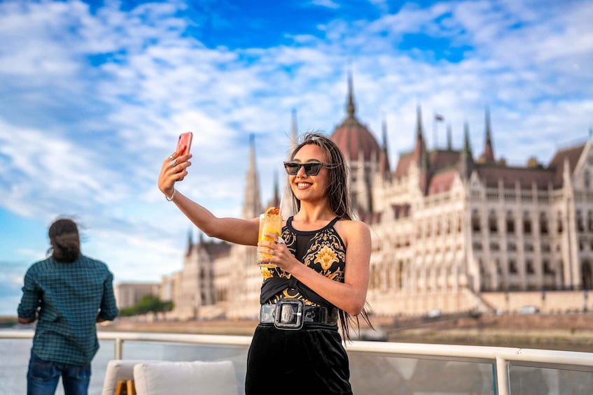 Picture 4 for Activity Budapest: Premium Sightseeing Cruise with Tokaj Frizzante