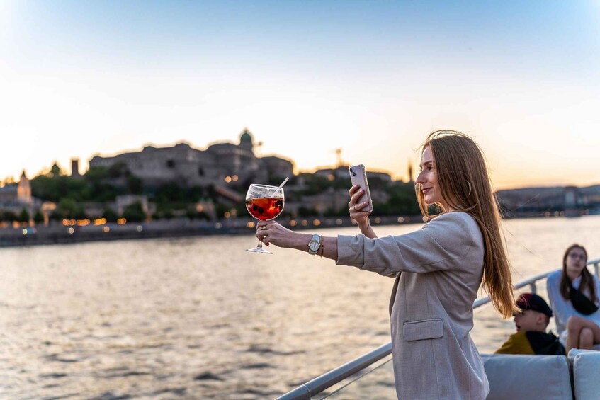 Picture 8 for Activity Budapest: Premium Evening Cruise with Tokaj Frizzante