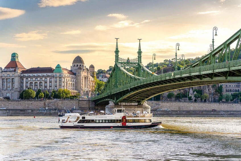 Picture 24 for Activity Budapest: Premium Evening Cruise with Tokaj Frizzante