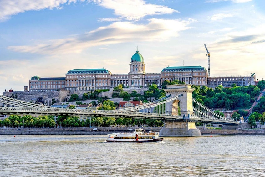 Picture 13 for Activity Budapest: Premium Sightseeing Cruise with Tokaj Frizzante