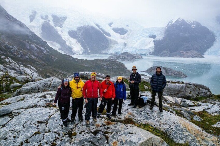 Excursión extra de 8 horas en barco en Seno Almirantazgo