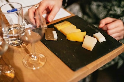 Amsterdam: Nauti hollantilaisen juuston maisteluistunnosta viinin kera: Nau...