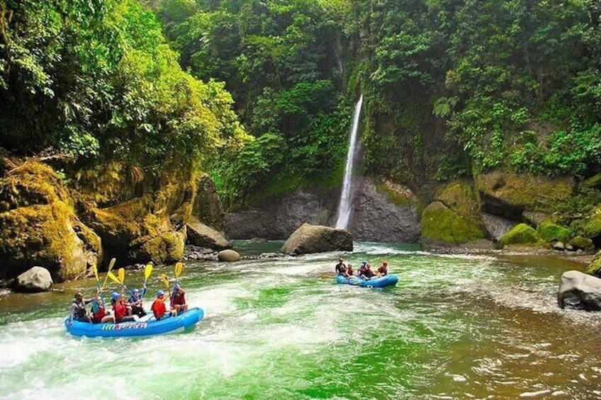 Rafting Pacuare River Level II, III and IV Best Activity Costa Rica