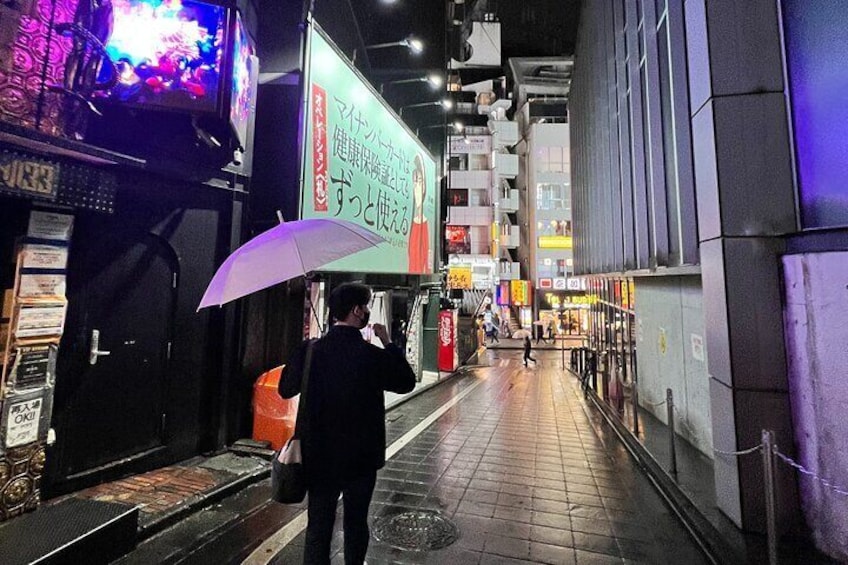 Late night walking through Shibuya in the Rain! 