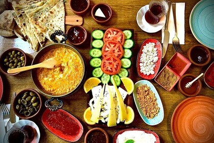Luxury Private and Guided Food and Shopping Tour in Istanbul
