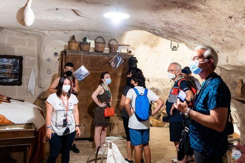 Private and Guided Walking Tour in Barisano and Caveoso