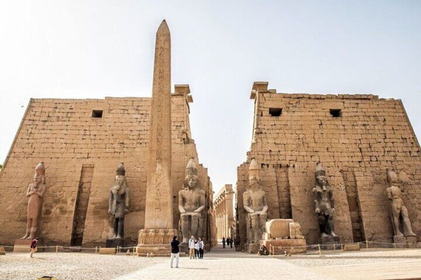 Private Day from Cairo to Luxor by plane with hotel 