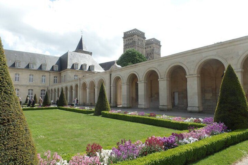 Half-day Walking Tour of Caen and visit of the Museum of Normandy