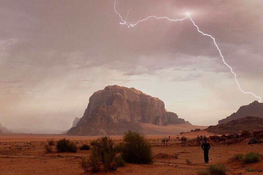 Private Full-Day Jeep Tour in Wadi Rum with Overnight Stay