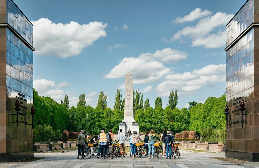 Picture 1 for Activity Berlin: Guided City Bike Tour