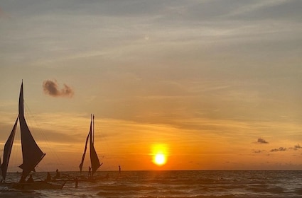 Philippines: Boracay Island - Sunset Paraw Sailing