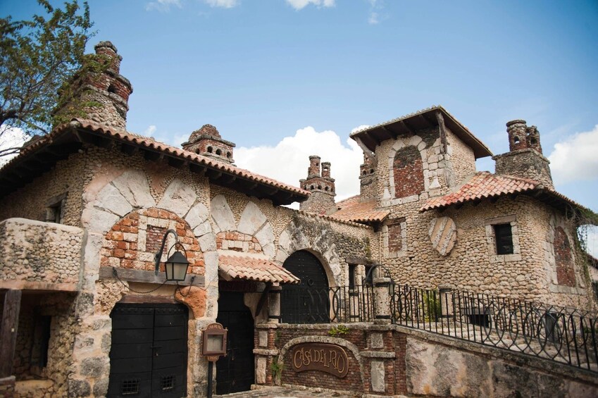 Altos de Chavon & Cuevas de las Maravillas