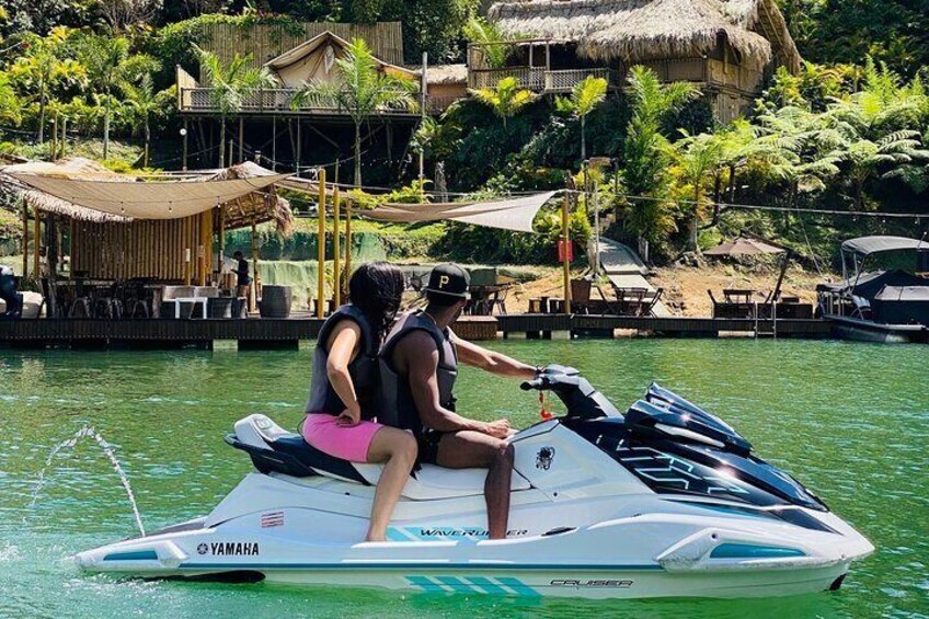 Jet ski in Guatapé Antioquia