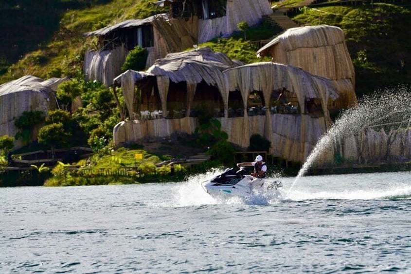 Jet ski in Guatapé Antioquia