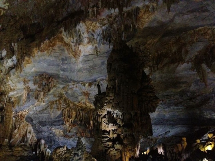 TWO-DAY TO PARADISE CAVE AND VINH MOC TUNNELS FROM HUE CITY