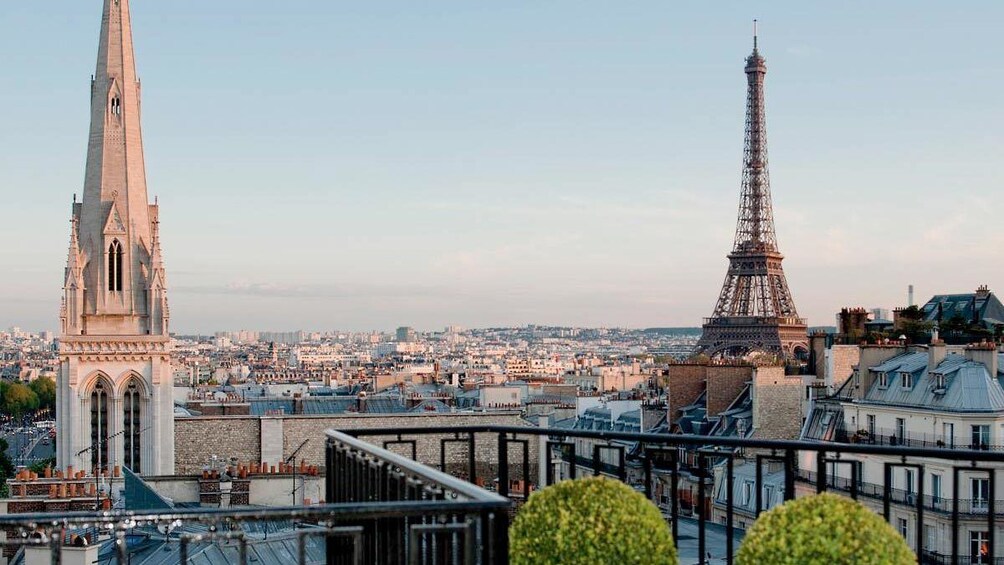 Eiffel Tower view : the Best Viewpoints in Paris - PARISCityVISION