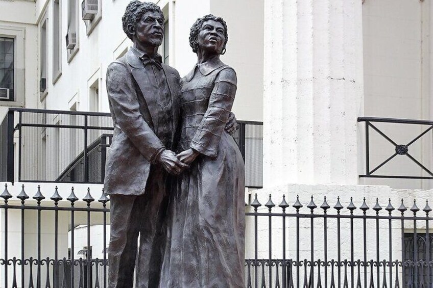 Dred and Harriet Scott Statue