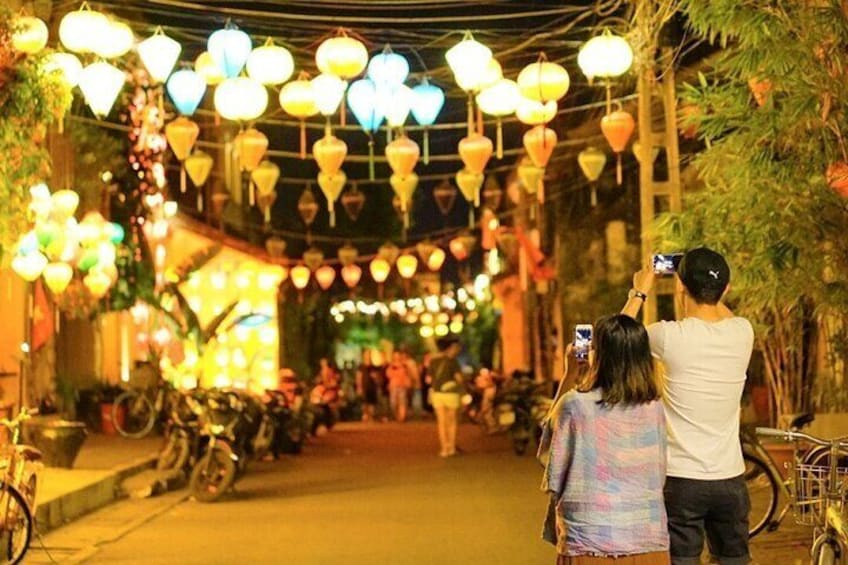 Private Boat Ride, Night Market, and Walking Tour in Hoi An