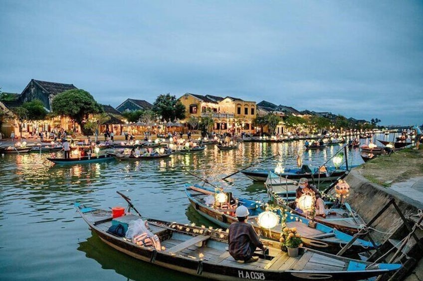 Private Boat Ride, Night Market, and Walking Tour in Hoi An