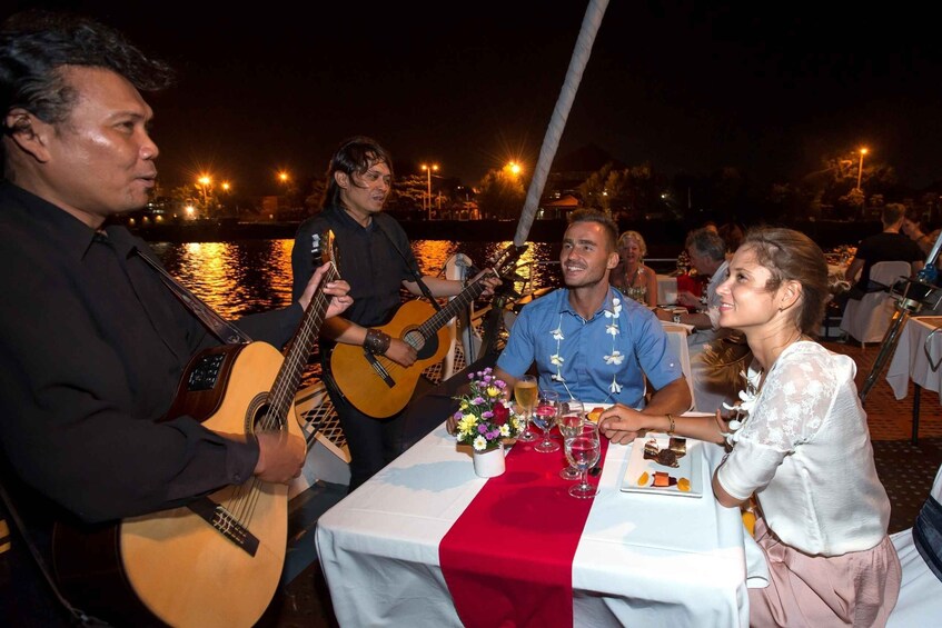 Bali Benoa: 5-Course Romantic Dinner Cruise with Live Music