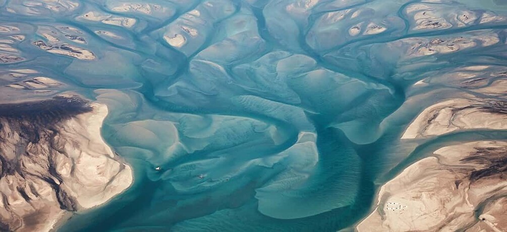 Picture 2 for Activity Doha: Desert and Inland Sea Beach Layover Tour