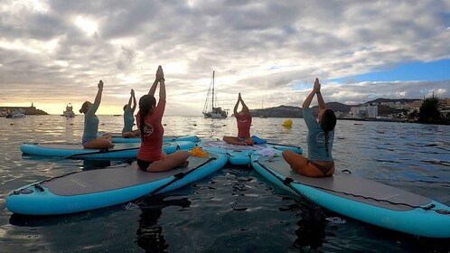 Arguineguín: Yogakurs med instruktør på stand-up paddleboard