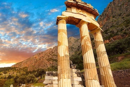 Mercedes Private Tour to Delphi - Thermopylae 9 Hours