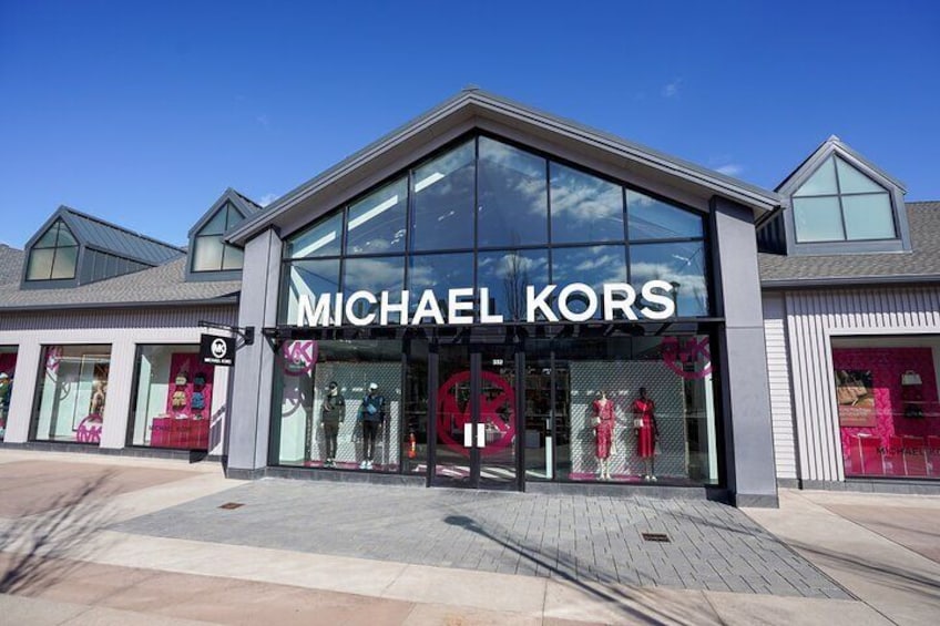 Woodbury Common Premium Outlets Shopping Tour from Midtown