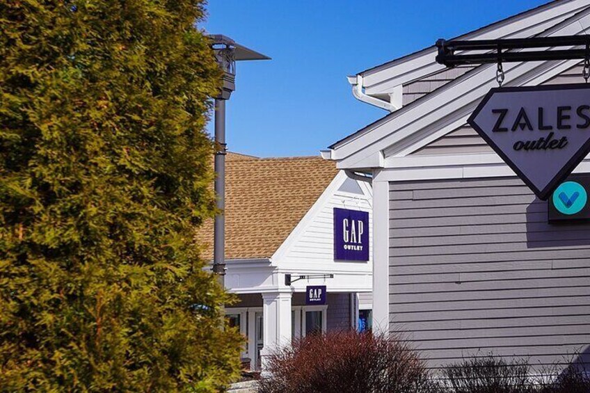 Woodbury Common Premium Outlets Shopping Tour from Midtown