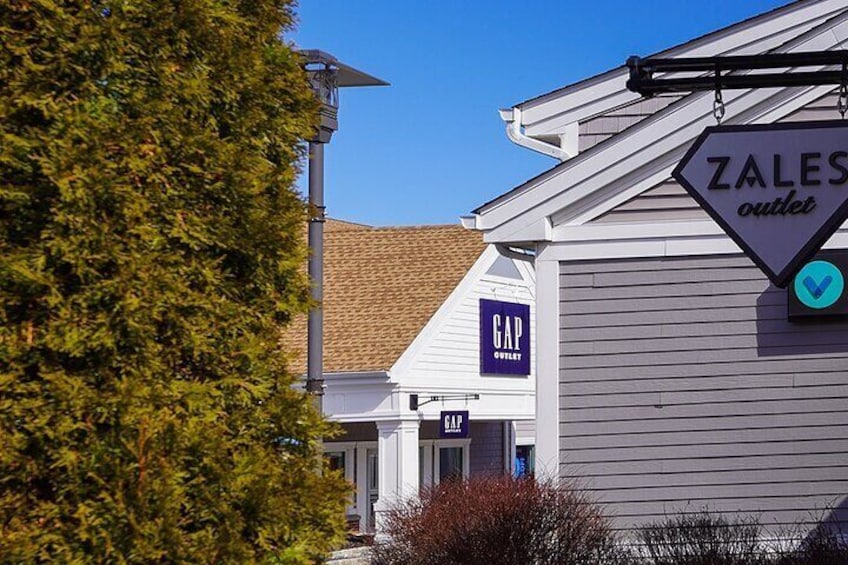 Woodbury Common Premium Outlets Shopping Tour from Midtown