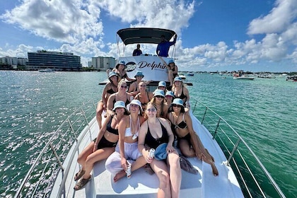 Up to 34Pax Yacht Party Rental & Boat Party in Miami Beach All In